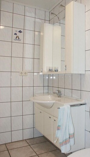 House | Bathroom | Shower, towels