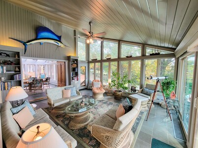 Carter’s Creek Waterfront, Beach, Kayaks, Deepwater Dock, Walk to Town, Unwind