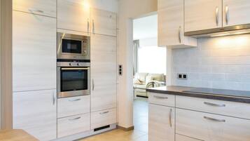 Rumah (Kapelhof) | Dapur pribadi | Kompor dan peralatan masak/sendok-piring