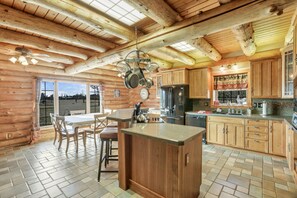 Fridge, microwave, oven, stovetop - special offers: 20% off all winter bookings,10% discount for early reservations. (Baltimore)