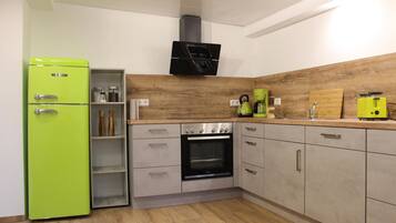 House | Private kitchen | Fridge, stovetop, cookware/dishes/utensils