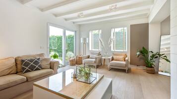 Maison (BébÚr) | Salle de séjour | TV connectée