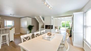 Talo (Bébèr) | Olohuone | Älytelevisio