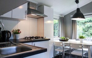 House | Private kitchen | Fridge, stovetop, cookware/dishes/utensils - Nice Home in Vorden With Wifi and 2 Bedrooms (Vorden)