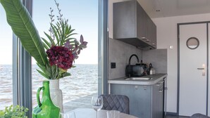 Room (Meerparel - Havenlodge De Dam) | Exterior