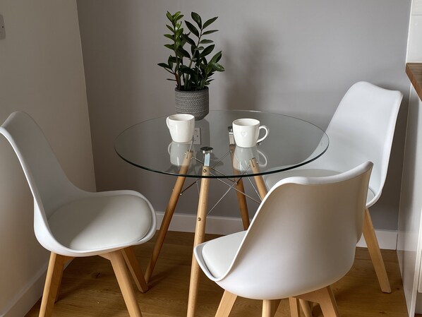 Dining - Perfect for beach & nature reserve walks all year round (Pagham)