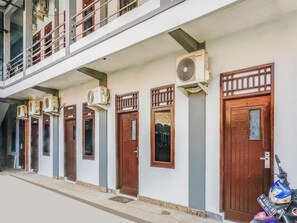 Exterior detail - OYO 90314 Stadion Guesthouse Syariah (Serang)