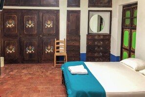 10 عدّة غرف نوم وواي فاي وملاءات أسرّة