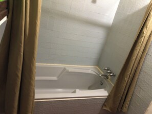 タオル、トイレットペーパー