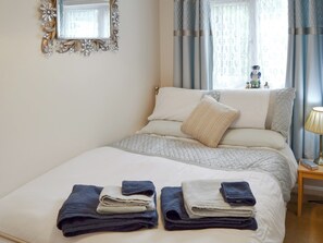2 bedrooms, free WiFi, bed sheets - 2 bedroom accommodation in Walcott, near Norwich (Walcott, near Norwich)
