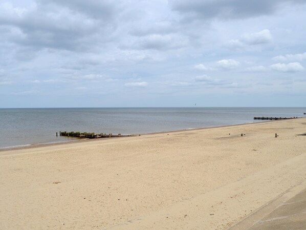 Fishing - 2 bedroom accommodation in Walcott, near Norwich (Walcott, near Norwich)