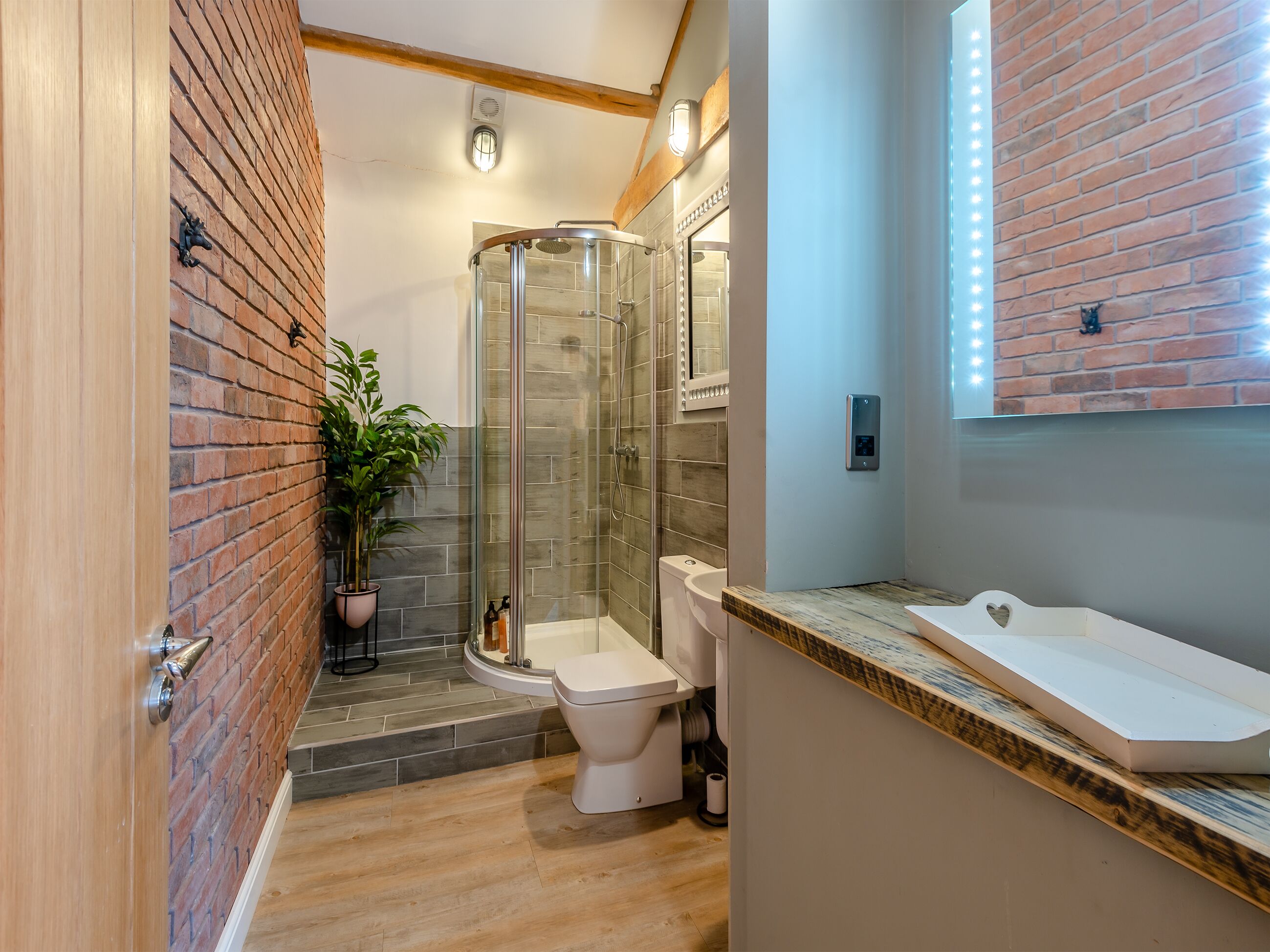 Rainfall showerhead, towels