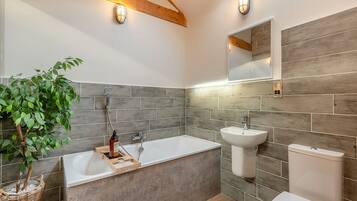 Rainfall showerhead, towels