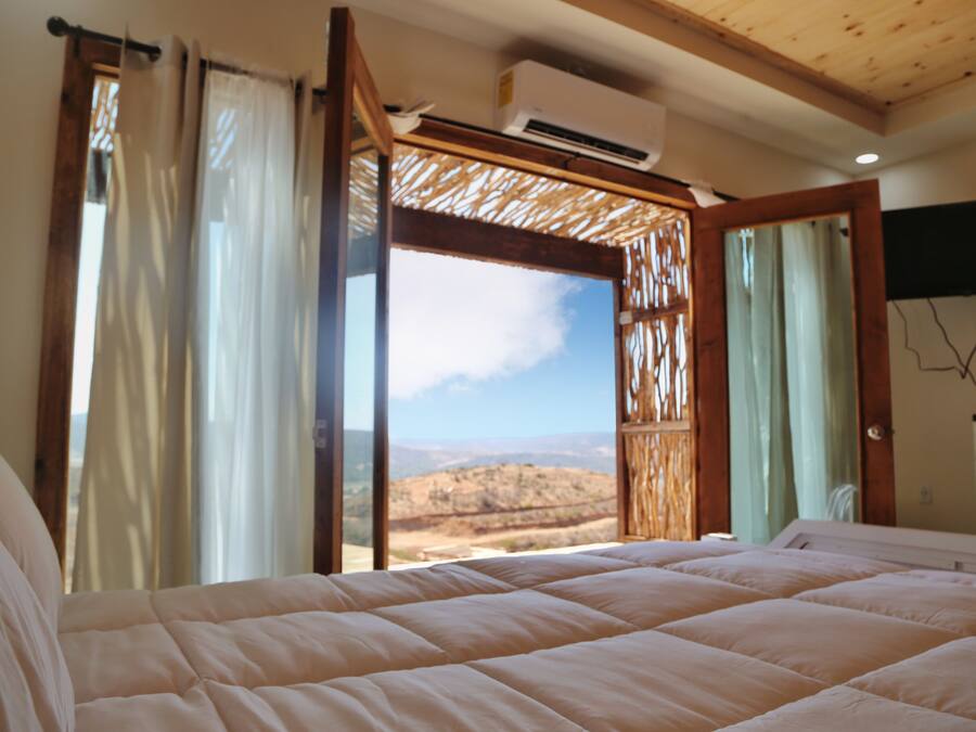 Brankas, setrika/meja setrika, Wi-Fi gratis, dan seprai linen