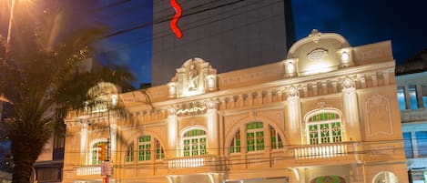 Mặt tiền nơi lưu trú