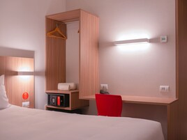 Standard Double Room | Minibar, in-room safe, desk, laptop workspace