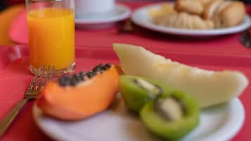 Daily continental breakfast (BRL 40 per person)