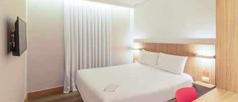 Standard Double Room | Minibar, in-room safe, desk, laptop workspace