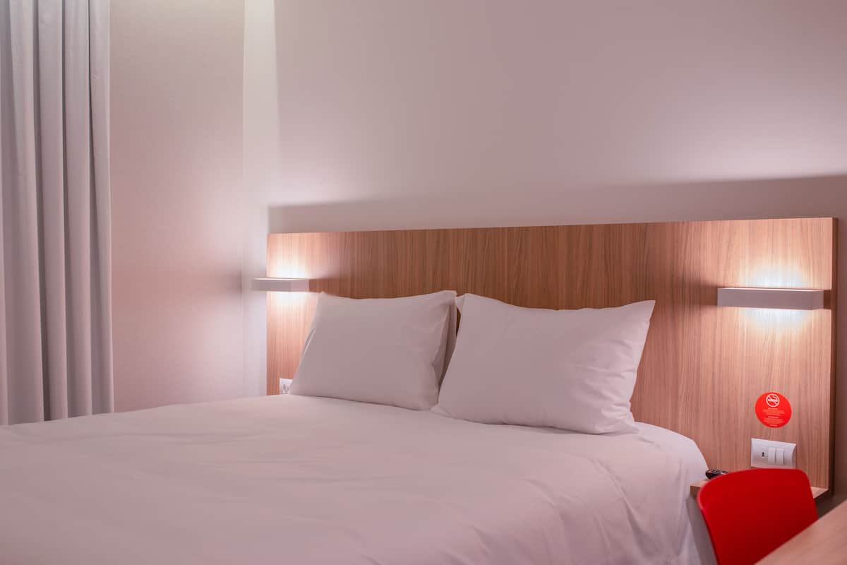 standard double room | minibar, in-room safe, desk, laptop workspace