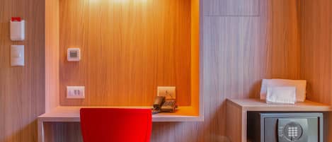 Standard Double Room, Accessible | Minibar, in-room safe, desk, laptop workspace