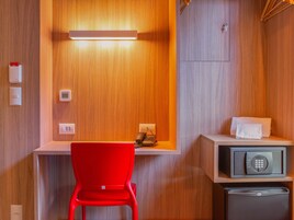 Standard Double Room, Accessible | Minibar, in-room safe, desk, laptop workspace