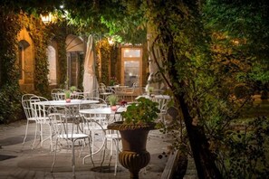 View from property - Logis Hotel La Gentilhommiere (Nouzerines)