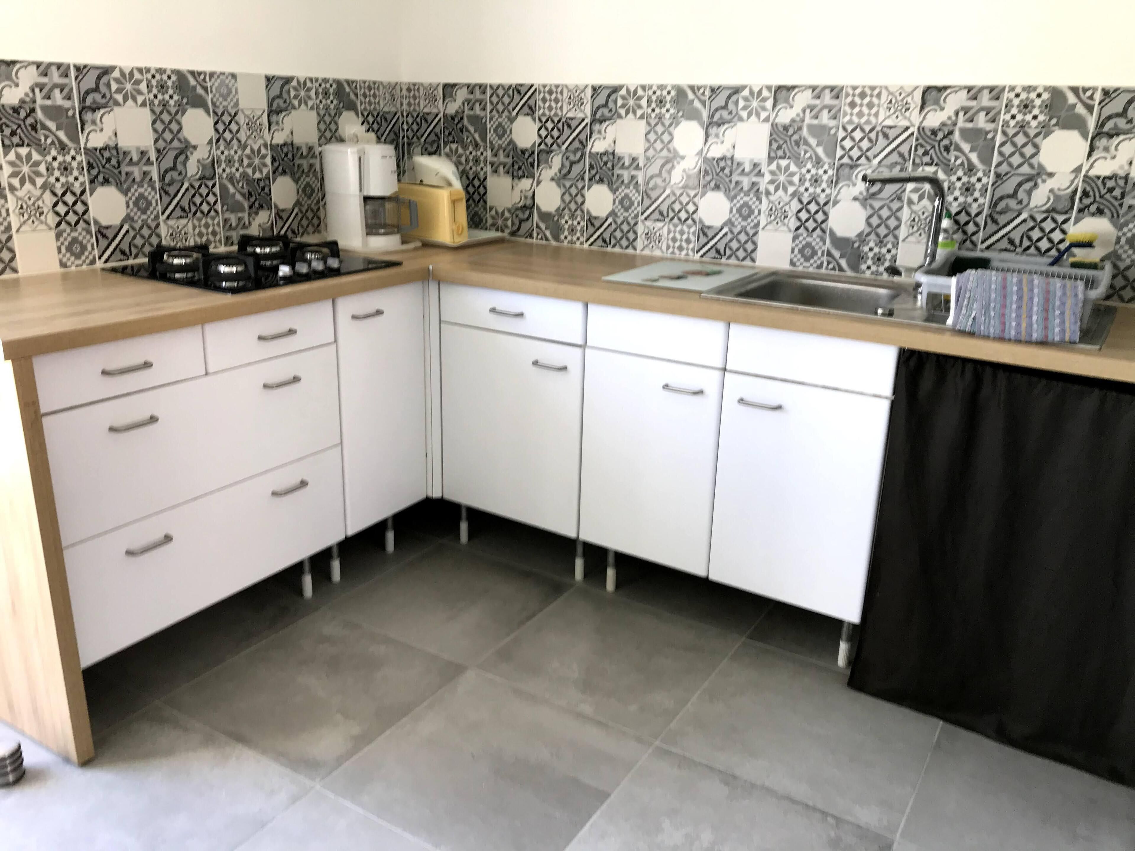 Frigorifero, microonde, forno, piano cottura