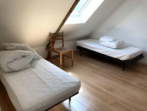 2 bedrooms, iron/ironing board, travel crib, free WiFi - Belle Ile en Mer Bright house with garden, Bangor (BANGOR)