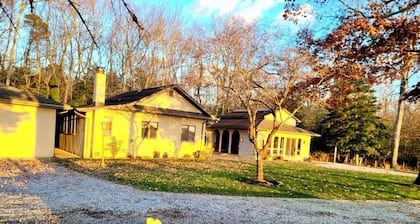 Gorgeous, Cozy Villa with breathtaking sunset views, river access and Hot Tub.