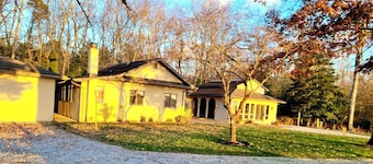 Gorgeous, Cozy Villa with breathtaking sunset views, river access and Hot Tub.