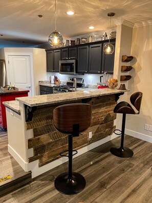 Fridge, microwave, oven, stovetop - Newly remodeled riverside location a stroll from all which Pagosa has to offer! (Pagosa Springs)