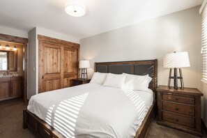 2 chambres, fer et planche à repasser, accès Internet, draps fournis