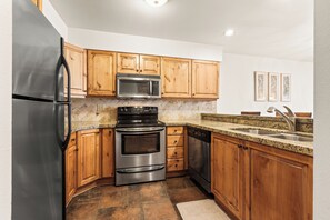 Refrigerador, microondas, parrilla de estufa y lavavajillas 