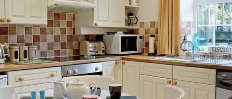 Dishwasher, cookware/dishes/utensils
