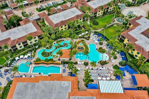 fabulous waterfront resort, 3 pools, lazy river, walk to 5th Ave!