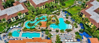 fabulous waterfront resort, 3 pools, lazy river, walk to 5th Ave!