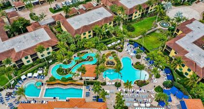 fabulous waterfront resort, 3 pools, lazy river, walk to 5th Ave!