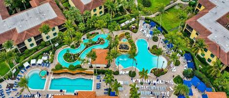 Utendørsbasseng og et oppvarmet basseng