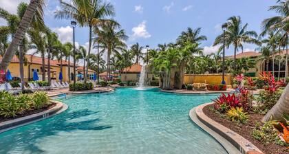 fabulous waterfront resort, 3 pools, lazy river, walk to 5th Ave!