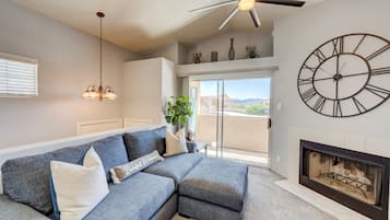 TV, fireplace