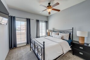 1 bedroom, free WiFi, bed sheets - Lake View Condo with Pool/Boat Parking!  (Lake Havasu City)