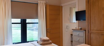 3 bedroom accommodation in Linlithgow, near Edinburgh