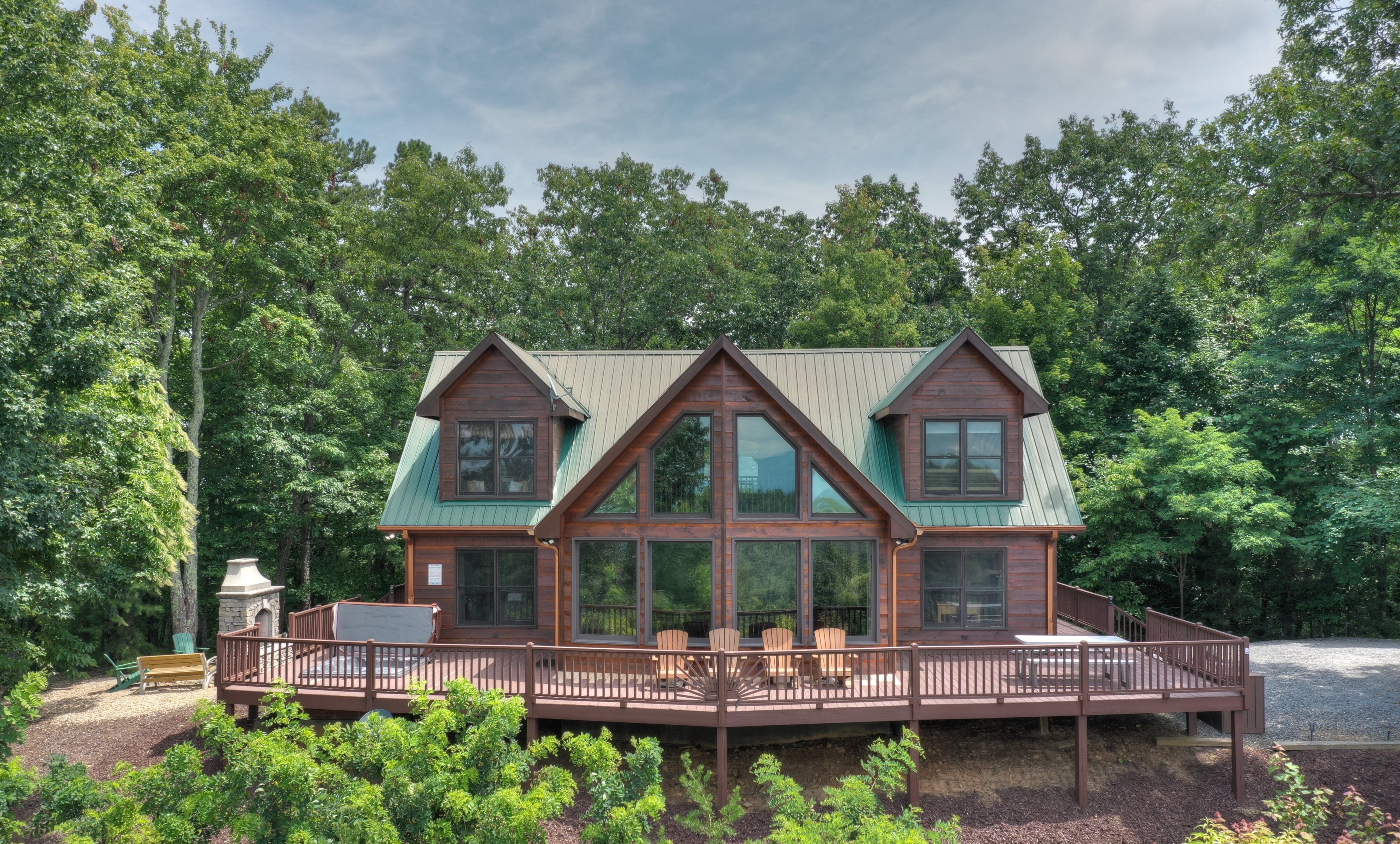 Pet friendly! *Free Whitewater Rafting & Ziplining* Secluded, Top of the Mountain view