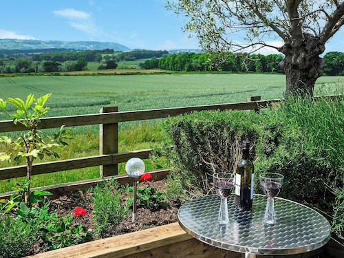 1 bedroom accommodation in Mansell Gamage