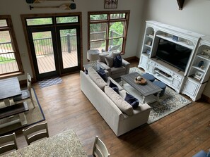TV, fireplace
