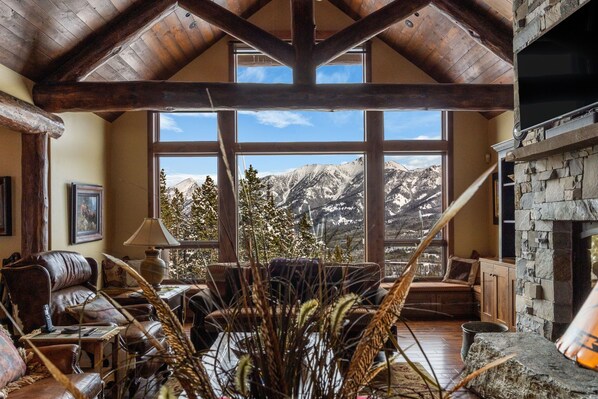 Smart TV, fireplace, stereo, offices