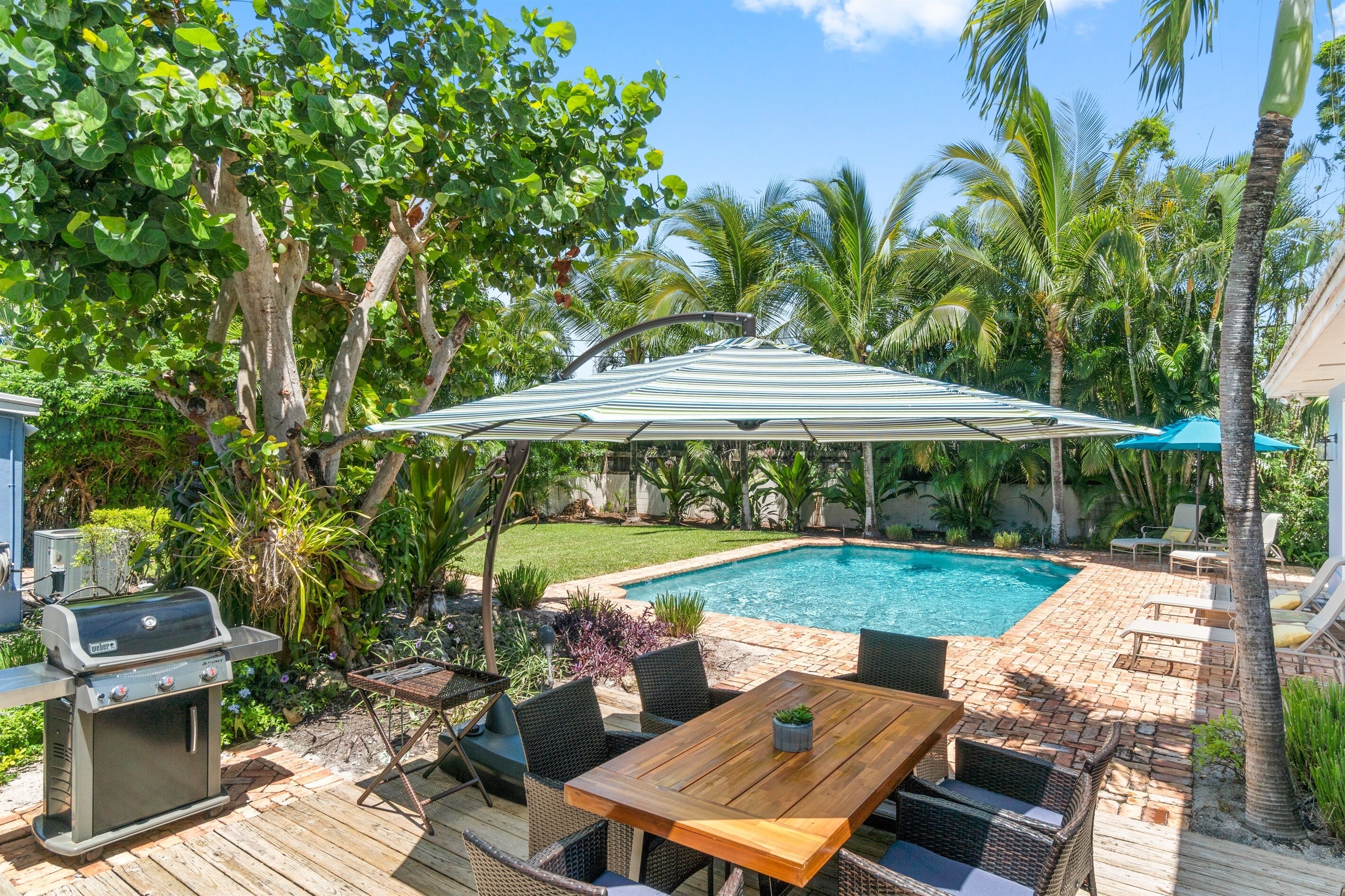 Spanish Style- 4B/3.5B Heated Saltwater Pool/grill, Min to beach & Atlantic Ave