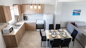 Fridge, dishwasher, toaster, blender