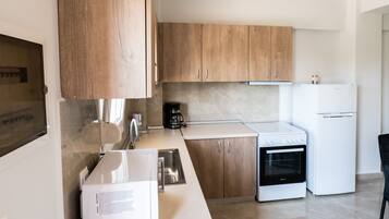 Fridge, dishwasher, toaster, blender