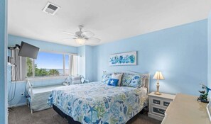 3 habitaciones, escritorio y tabla de planchar con plancha 